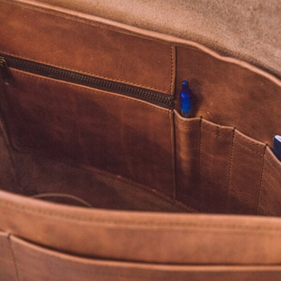 Whipping Post mens' all leather large messenger bag with buckle closure - Picture 3 of 16